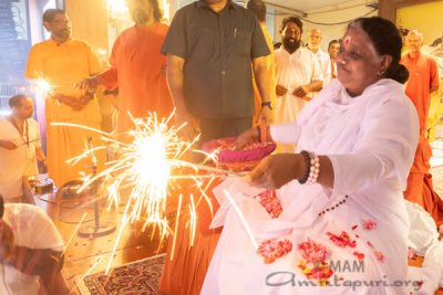 Amma celebrating Diwali with the devotees in Amritapuri in 2023